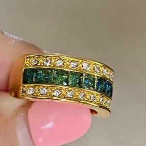 💥🌹 Green Emerald & White Sapphires ring